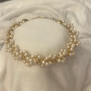Vintage faux pearl and goldtone bracelet with nice clapse.